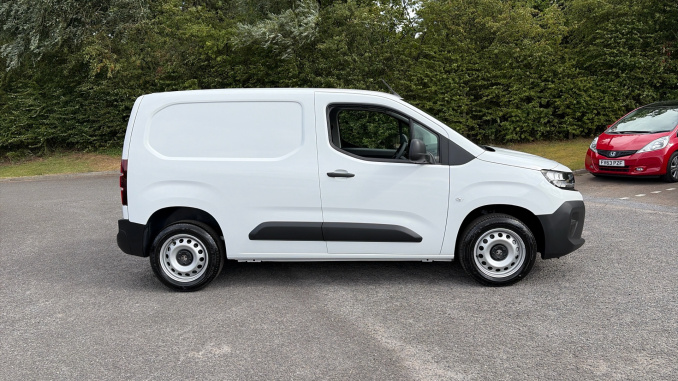Vauxhall Combo Cargo Combo Diesel 1.5 Turbo D 100ps Prime Plus H1 Van - Image 9